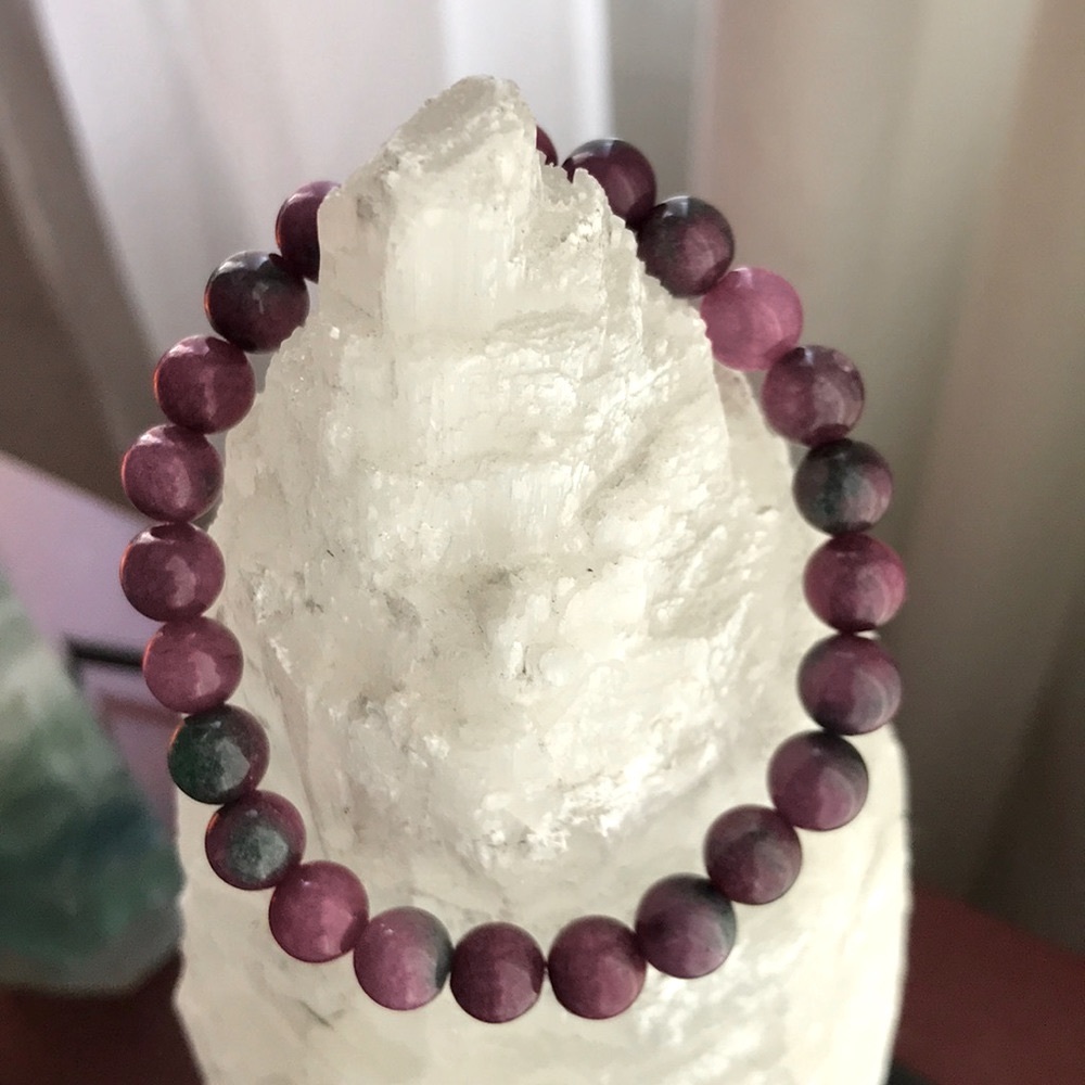 Natural Ruby and Zoisite 8mm bracelet - Picture 3 of 9
